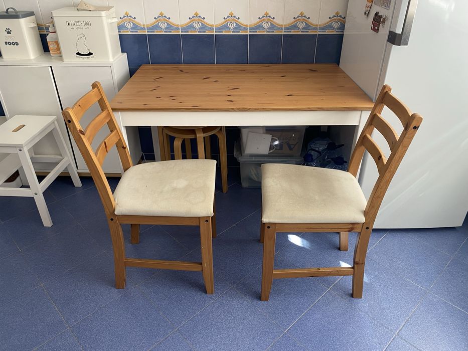 Conjunto mesa de cozinha e duas cadeiras
