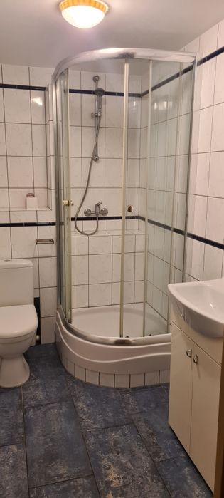 Pokój dla jednej lub ewentualnie dwóch osób, koszt całkowity 1200 zł.