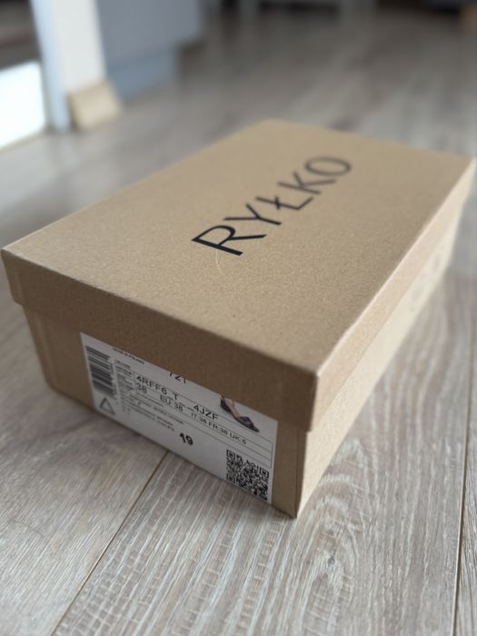 Nowe czarne sandały Ryłko skórzane - wkładka 26 cm