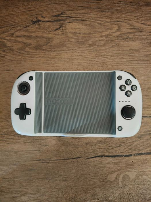 Syndyk sprzeda kontroler gamingowy NACON MG-X BT IOS