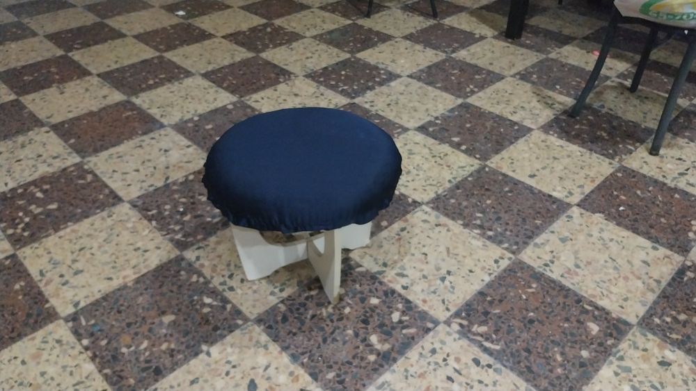 Banquinho de madeira