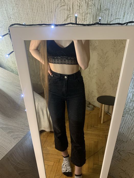 czarne spodnie rozszerzane nogawki wysoki stan