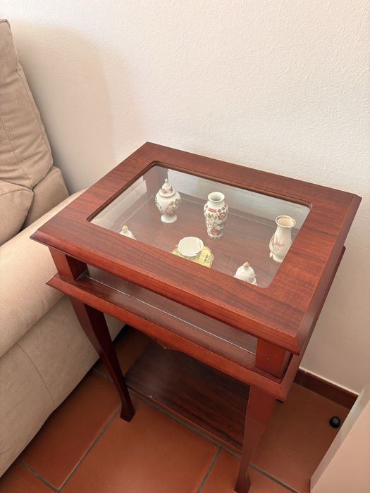 Duas Mesas de apoio vintage como novas