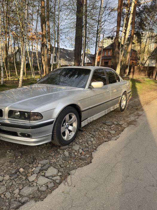 Продаю BMW 735 E38