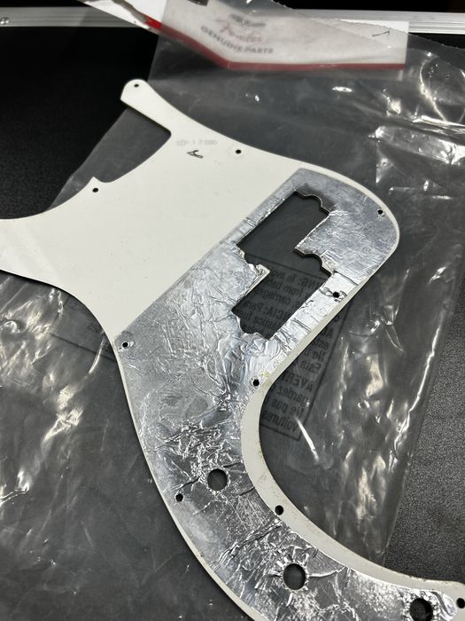 Pickguard para Fender Precison Bass