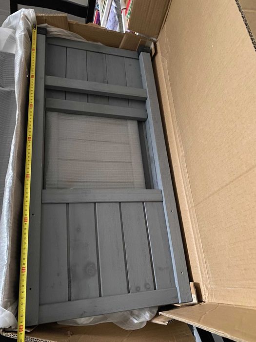 Drewniany kwietnik do ogrodu