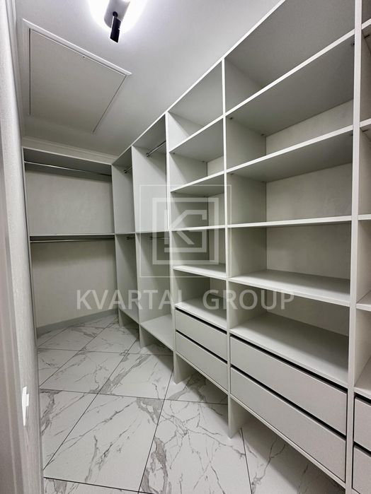 Будинок в Бучі з новим ремонтом!