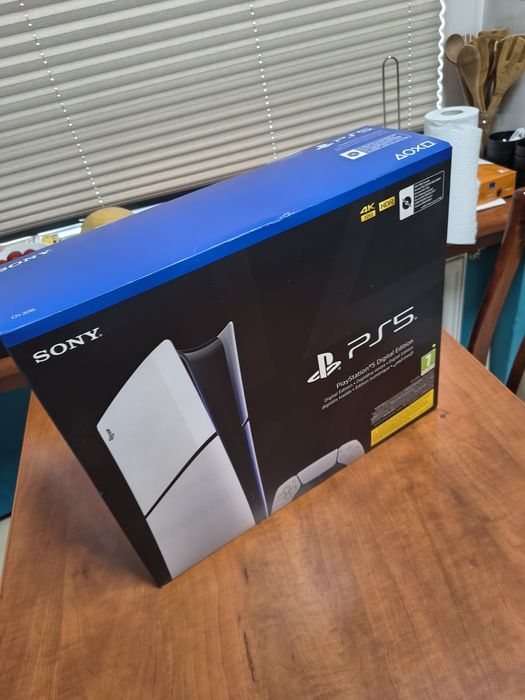 Ps5 dwa pady plus stojąca ładowarka stan idealny