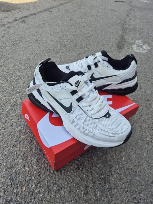 Nike V2K Runtekk Beige Black  кросівки 44 розмір