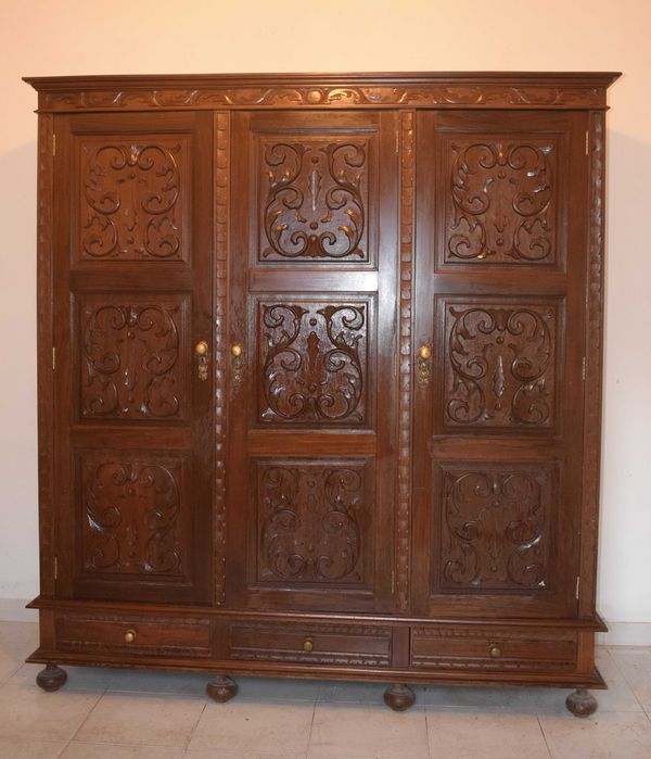 Guarda Fatos de 3 portas em bom estado