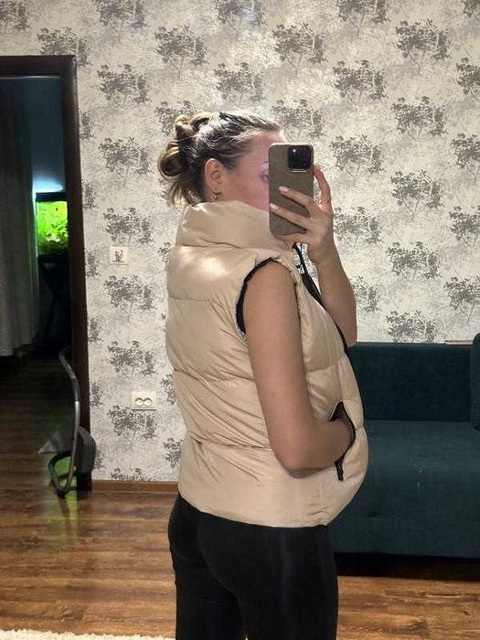 Жилетка жіноча бежева nike