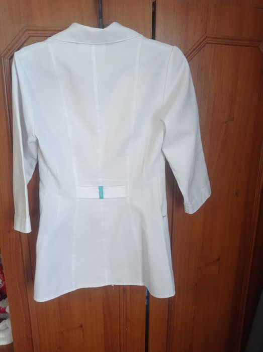 Продам медицинский пиджак 38 размер