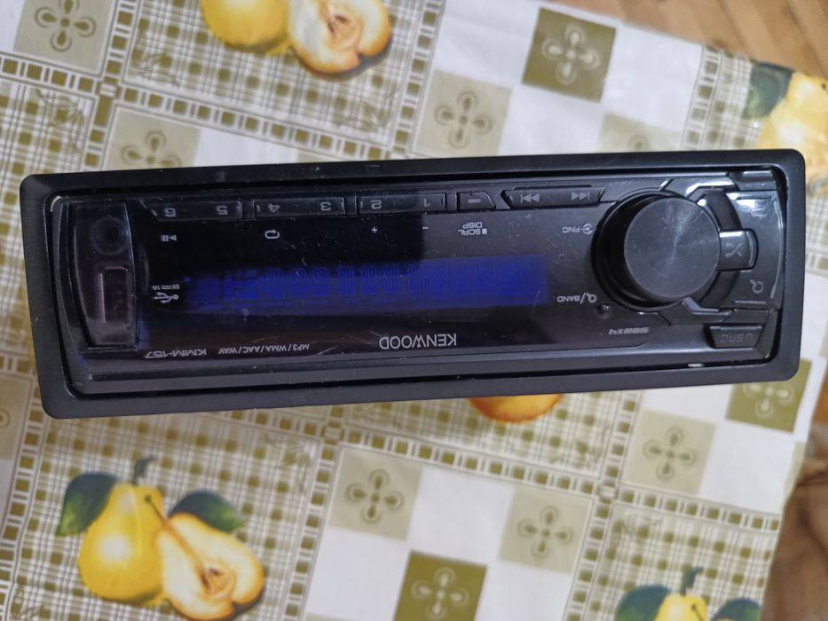 Продам автомагнитолу Kenwood.