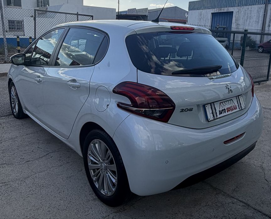 Peugeot 208 1.2 PureTech Signature