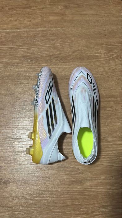 Chuteiras F50 nunca usadas