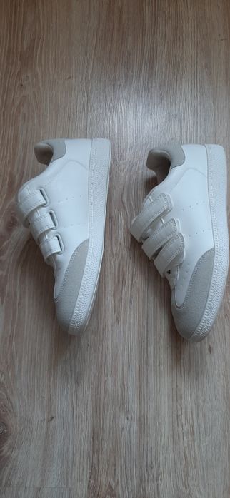 Продам  женские  кроссовки  р.38