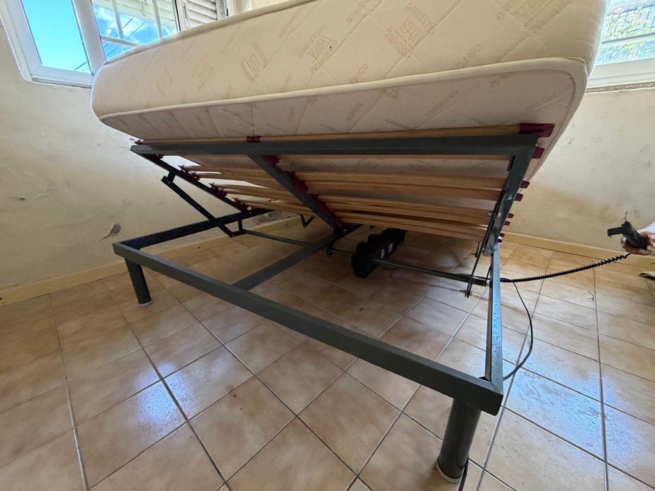 Cama elétrica articulada