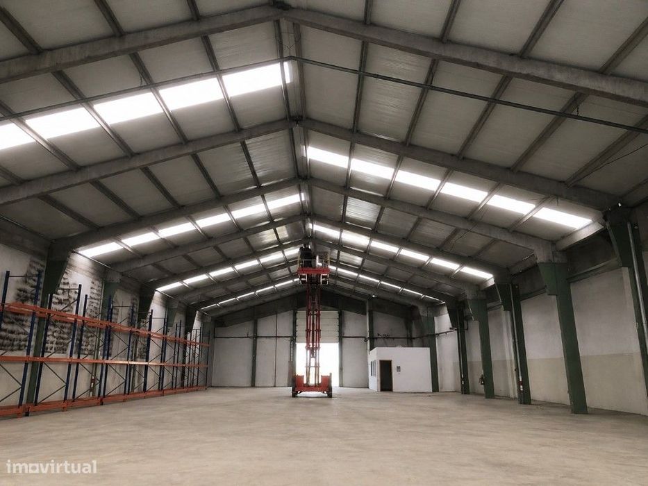 Armazém Industrial com poço - 1.180 m²