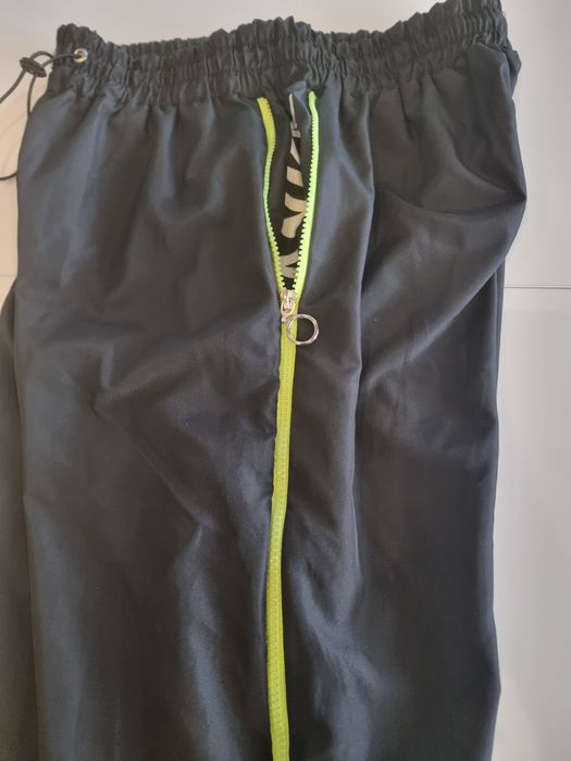 Piękny czarny dres