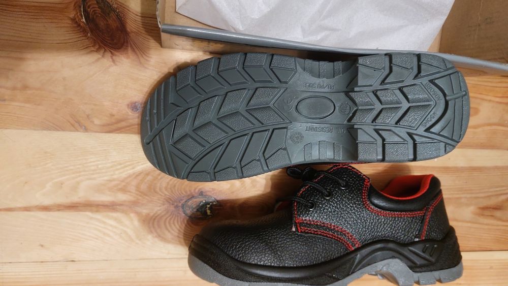 Ботинки рабочие 40 новые