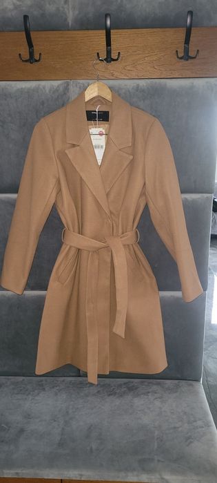 Nowy płaszcz musztardowy