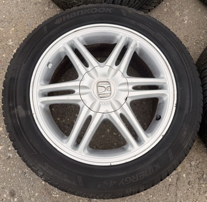 Диски Honda Civic 8 UFO R16 5x114.3 dia 64.1 з резиною
