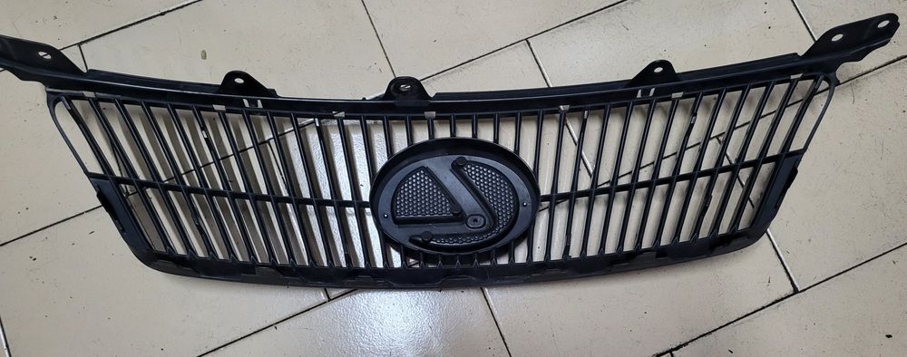 Grelha Lexus IS 220d IS250