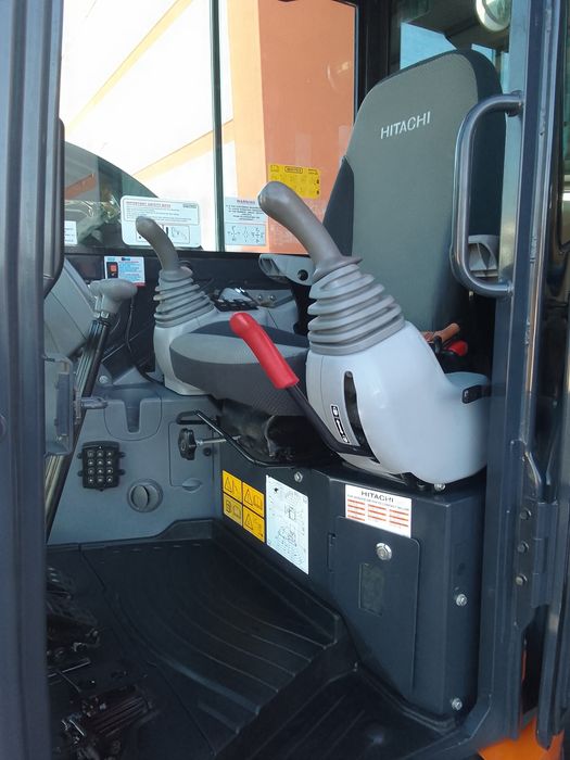 Mini giratória escavadora Hitachi ZX33U