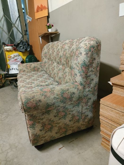 Sofá feita a medida + estante.