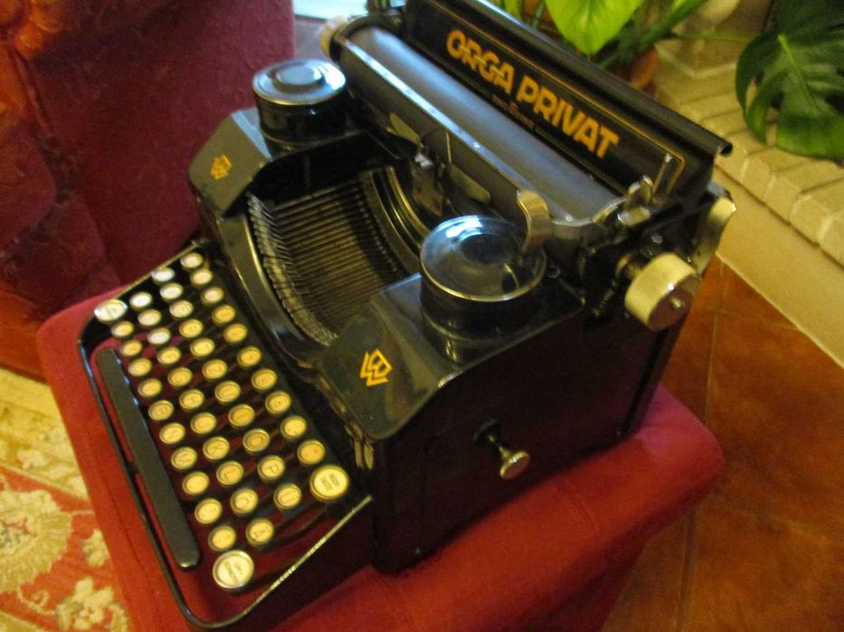 Maquina de escrever antiga 1922 - Escreve bem !