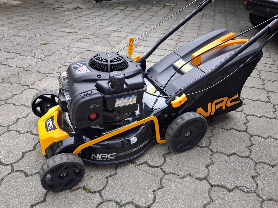 NAC/Kosiarka Spalinowa/Napęd/100% Sprawna/Briggs&Stratton 125cm3/Kosz/41cm.