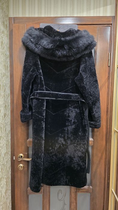 Жіноча шуба з мутону.