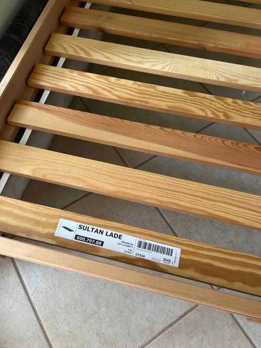 Cama (sommier) com cabeceira e grade. IKEA