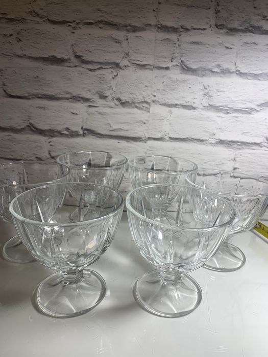 Zestaw pucharkow do lodów lub deserków