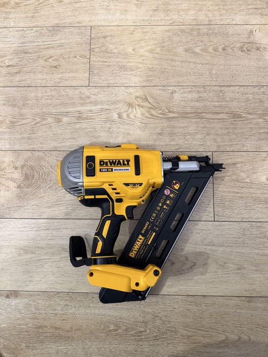 NOWA gwoździarka Dewalt DCN692