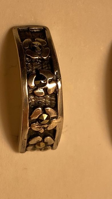 Brinco em prata com pedras