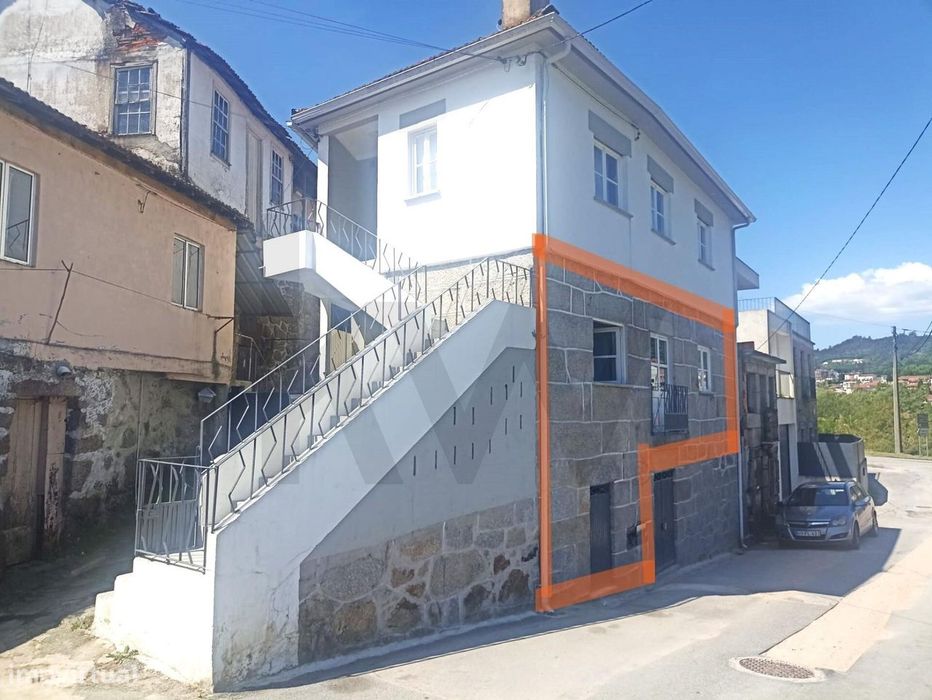 Venda! Apartamento com 3 quartos, de R/C, em moradia, com vistas de ri