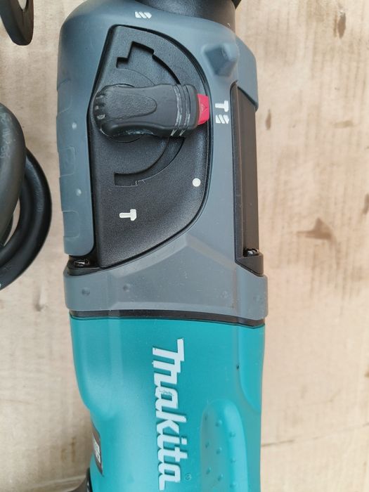 Makita HR2470 wiertarka udarowa SDS młotowiertarka walizka