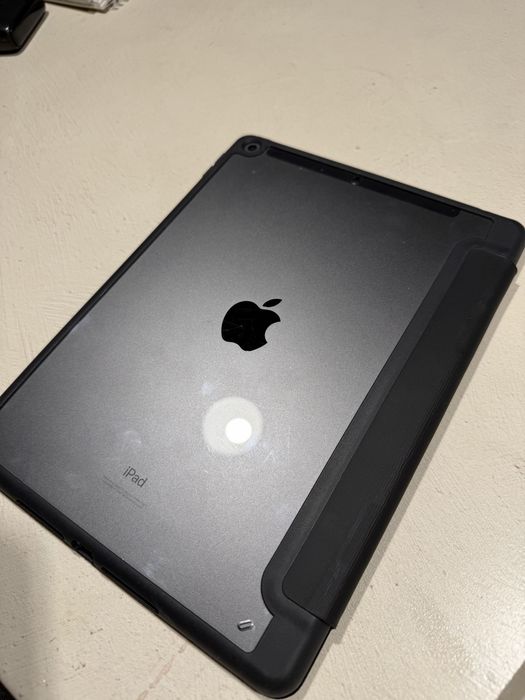 Планшет Apple iPad 10.2