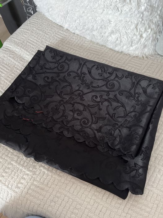 Czarny obrus prostokatny