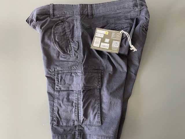 Lote de 7 artigos de roupa da marca JEEP