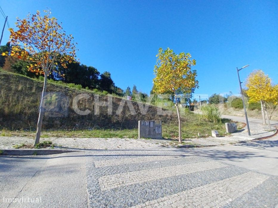 Lote de terreno com 720,42 m2 a 2 minutos do centro de Tomar. — Tomar (São João Baptista) E Santa Maria Dos Olivais, Santarém