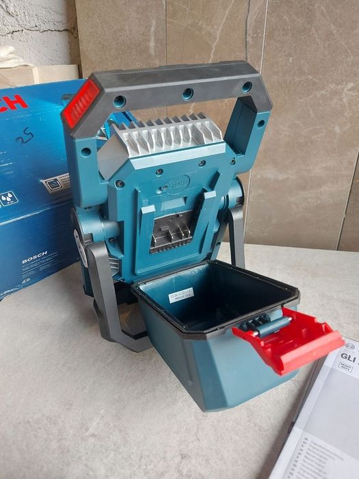 Продам фонарь строительный бош Bosch gli 18v 2200c