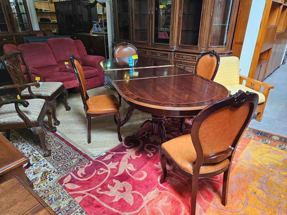 Mesa de sala - extensível - óptimo estado geral - Só a mesa as cadeiras são à parte