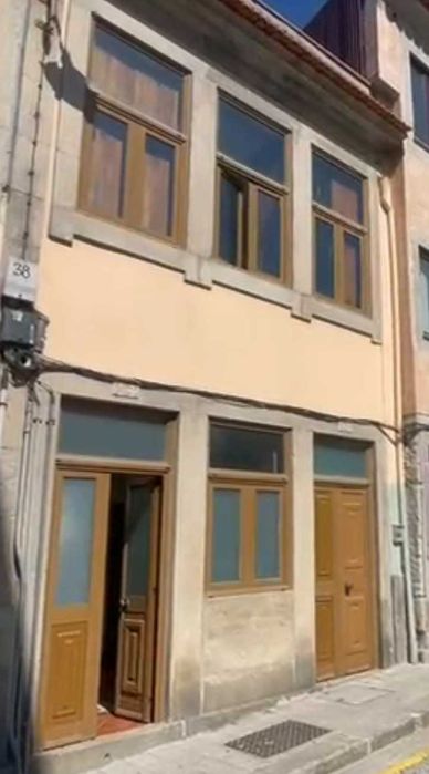 Moradia T3 com 3 WC – Rua do Bonjardim, Porto