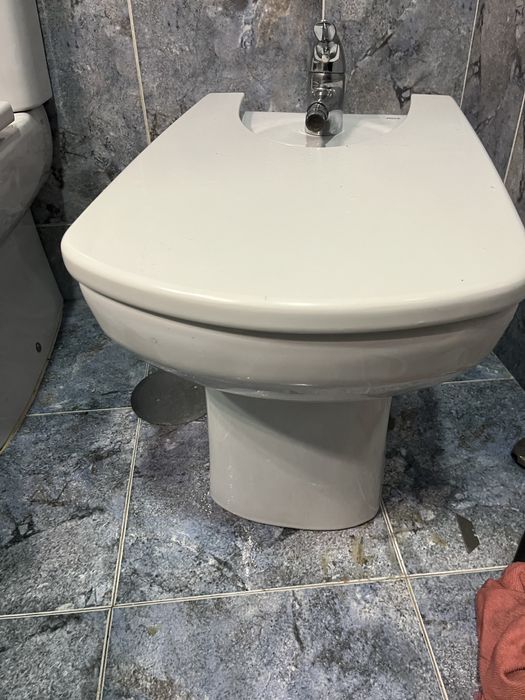 Bidé roca com tampa