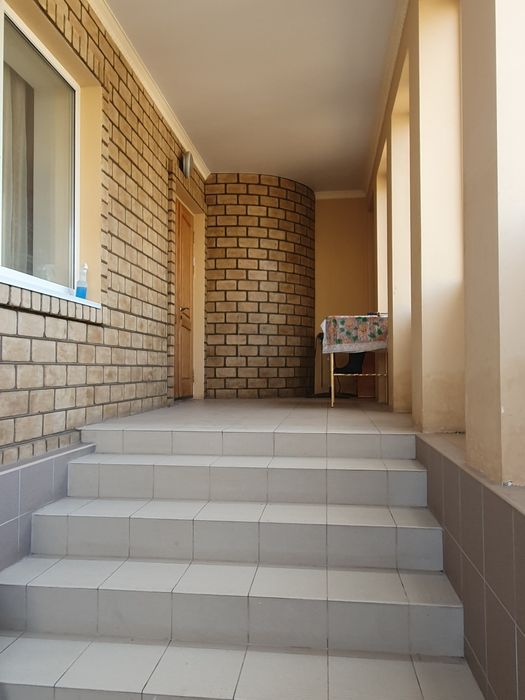 Продаётся добротный 3-х эт.дом в Константиновке для большой семьи.