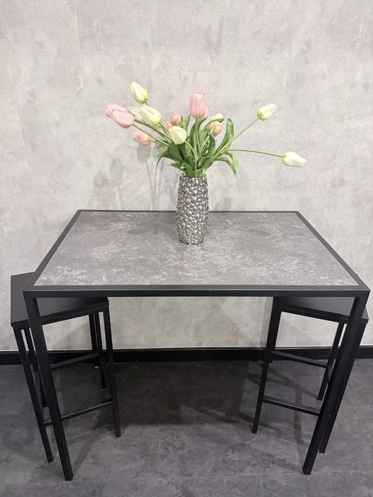 Stół w stylu industrialnym