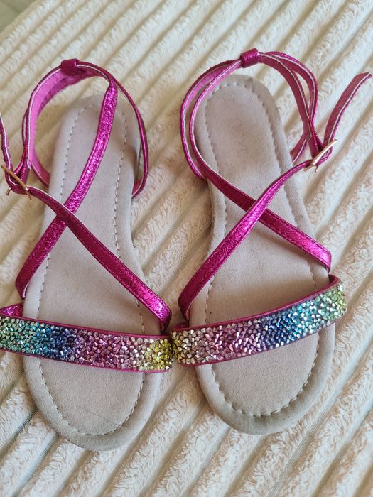 Босоніжки для дівчинки.