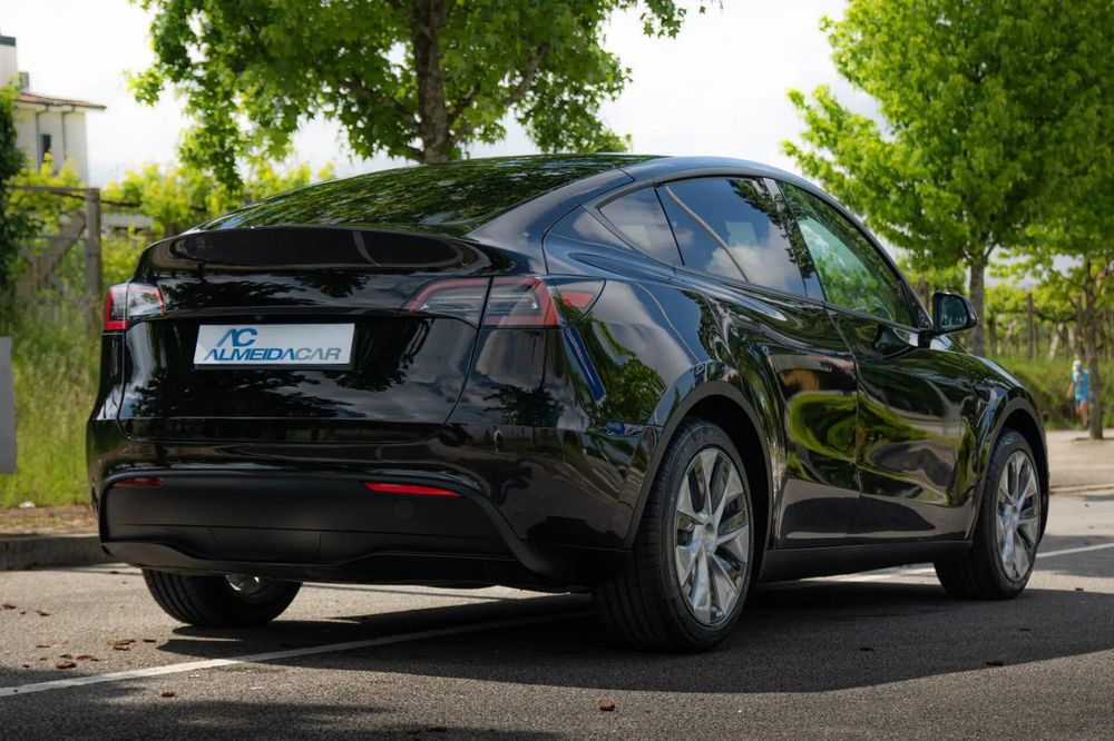 Tesla Model Y467707418599106566
